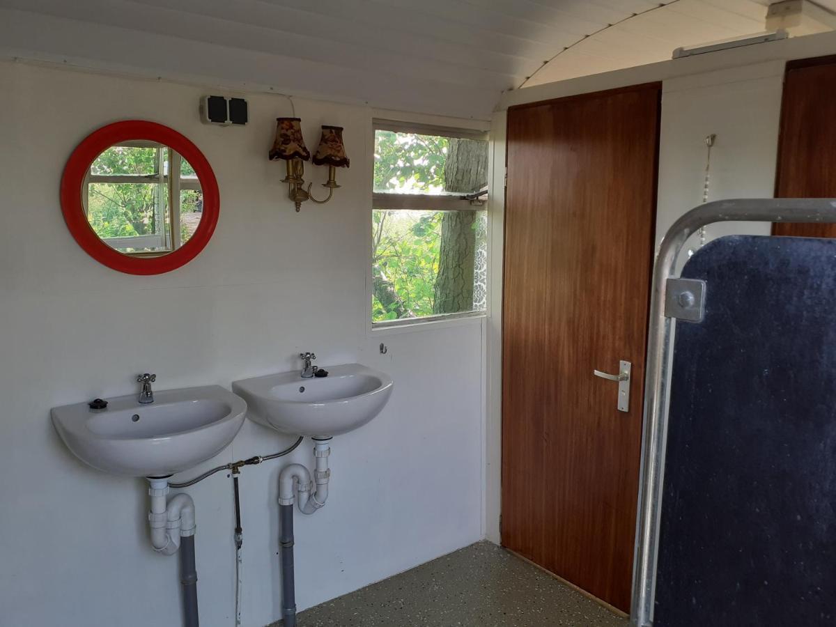 Wijndomein De Vier Ambachten -Overnachten In De Wijngaard Simonshaven 外观 照片